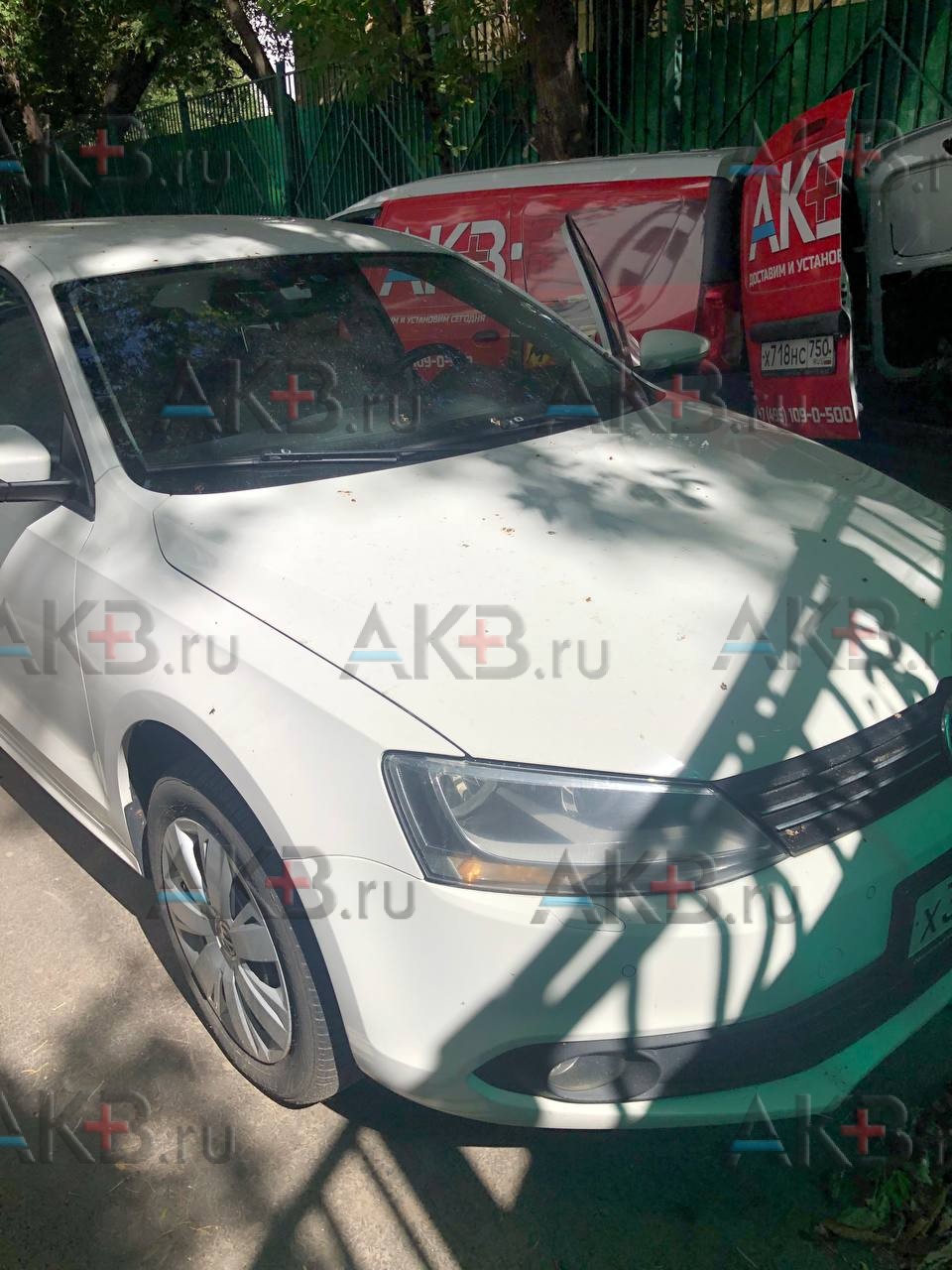 Замена аккумулятора на Volkswagen Jetta VI 2010 - н.в. 1.4 (122 л.с.)