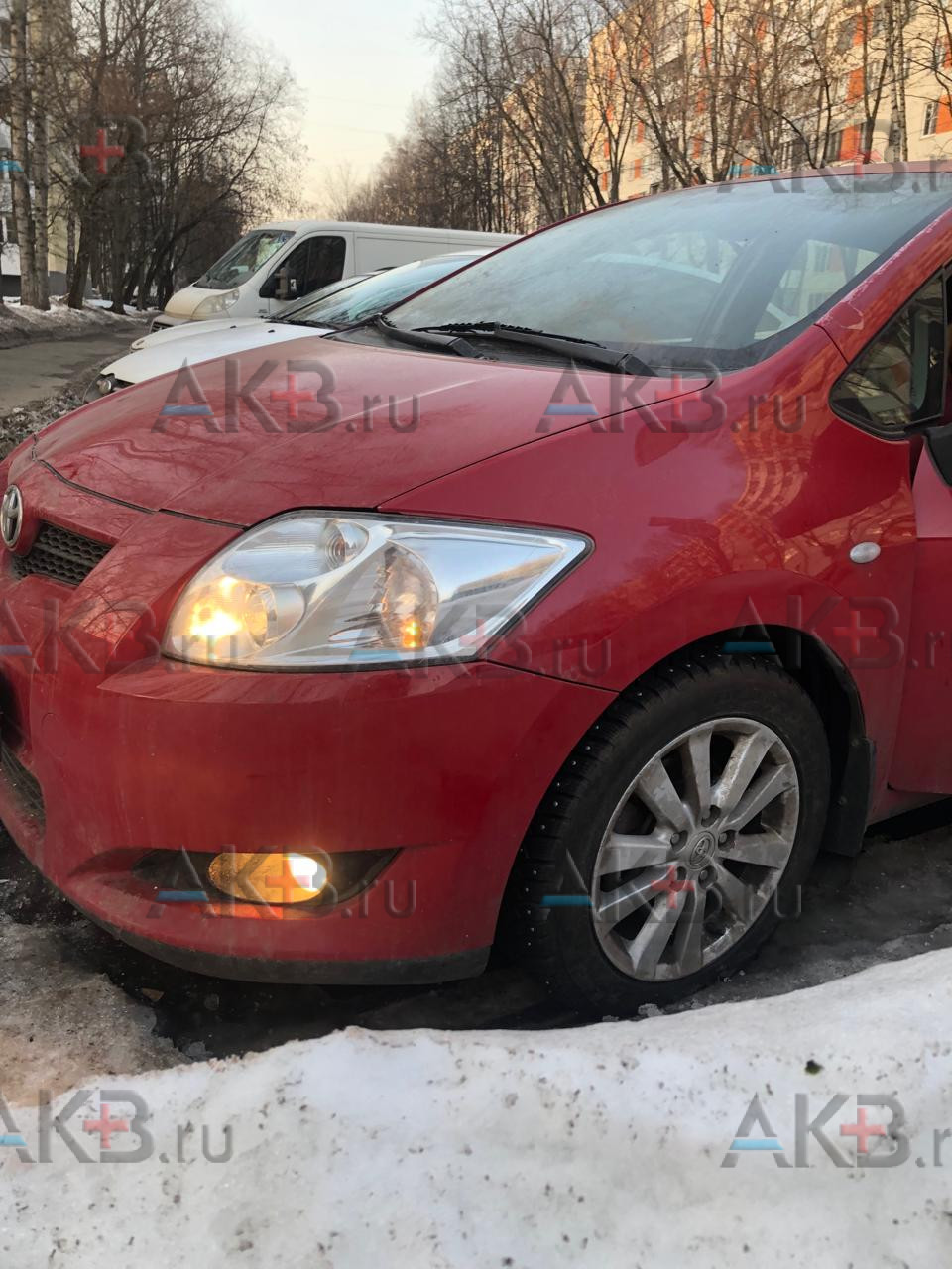 Замена аккумулятора на Toyota Auris I 2006 - 2010 1.6 (124 л.с.)