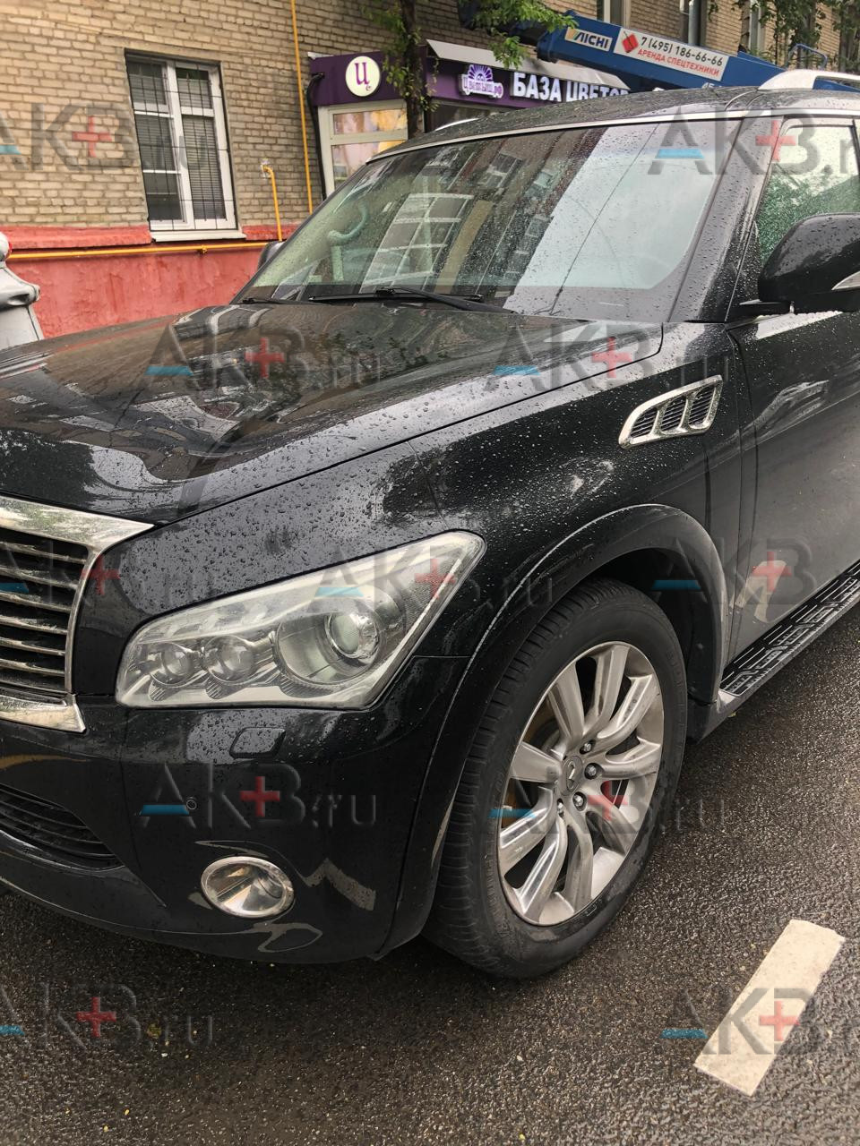 Замена аккумулятора на Infiniti QX56 III 2010 - 2013 QX56 5.6 (405 л.с.)