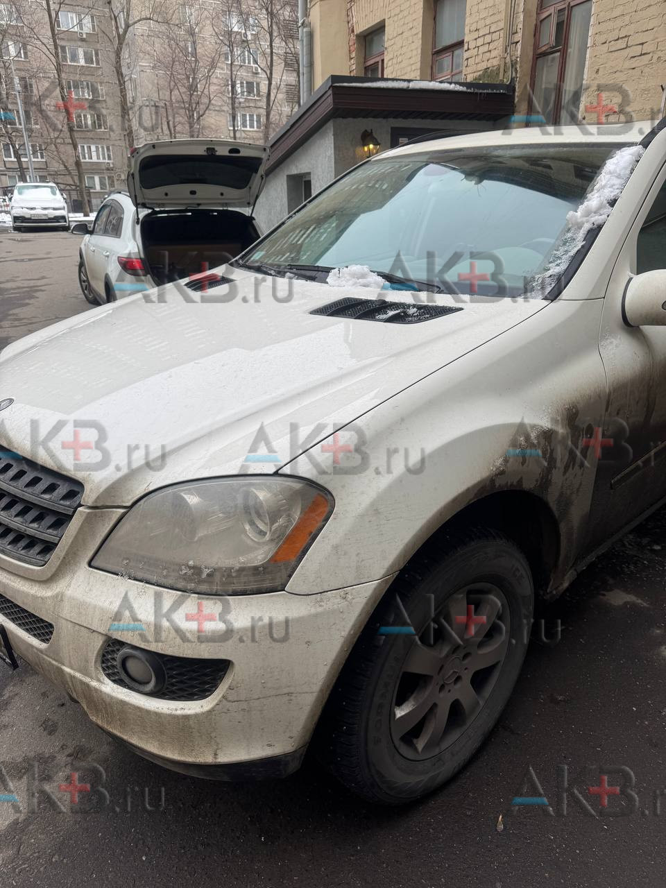 Замена аккумулятора на Mercedes-Benz M-klasse II (W164) 2005 - 2008 320 3.0d (224 л.с.)