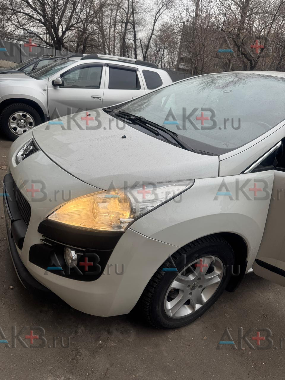 Замена аккумулятора на Peugeot 3008 I 2009 - 2013 1.6 (156 л.с.)