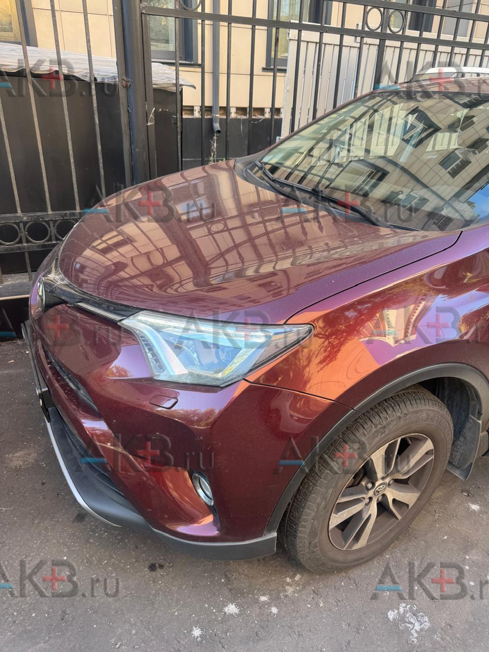 Замена аккумулятора на Toyota RAV 4 IV (CA40) Рестайлинг 2015 – 2019 2.2d (150 л.с.)