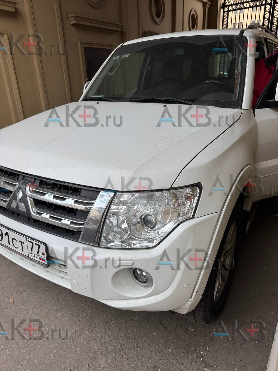 Замена аккумулятора на Mitsubishi Pajero IV Рестайлинг 1 2011 - 2014 3.5 (189 л.с.)