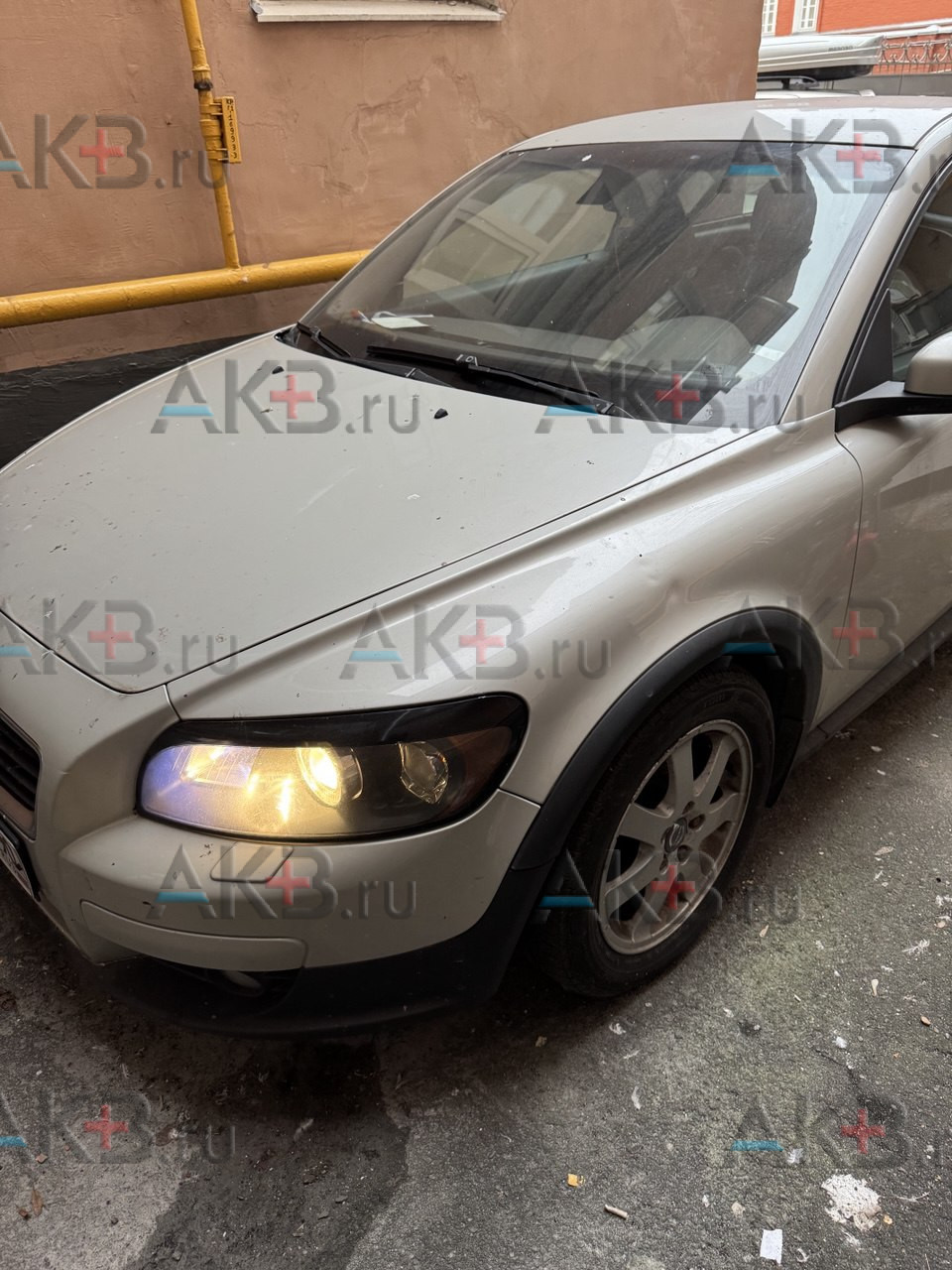 Замена аккумулятора на Volvo C30 I 2006 - 2010 2.4 (170 л.с.)